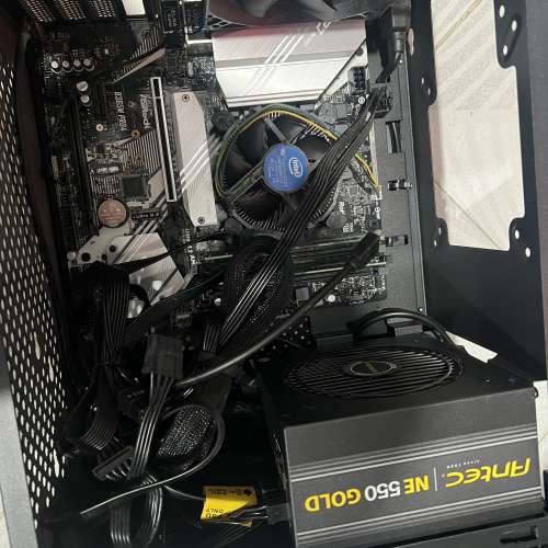 機箱，底板，CPU，RAM，火牛 (intel i5)