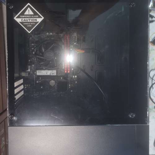 文書電腦 :i3-8300 / 16GB / 256GB SSD / 側透ATX 機箱
