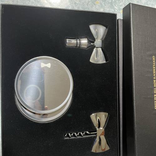 2017年東方表行沙田錦標時尚煲呔泰賽馬日 開瓶器 酒塞 杯墊