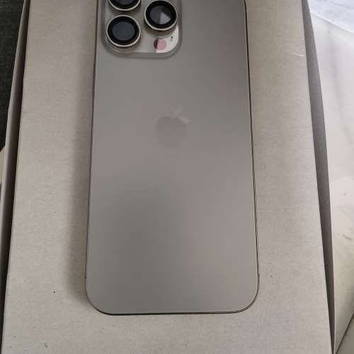 iphone 16 pro max 256gb 99% 新，鈦原色 行貨