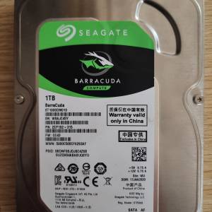 Seagate 3,5 吋 1 T 硬碟另跟一個500 GB硬碟