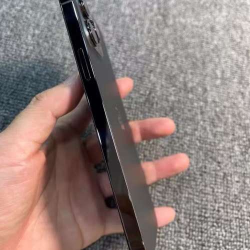 Apple iPhone 12 Pro Max 512G 石墨色 ，電池效能90 ％，功能全部正常運作，已貼貴...