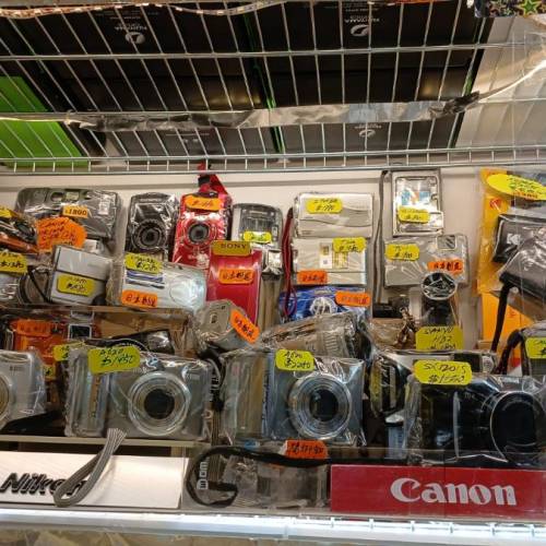 （全港最强Canon CCD相機陣容）有15款佳能ixus和15款Canon Powershot相機在店