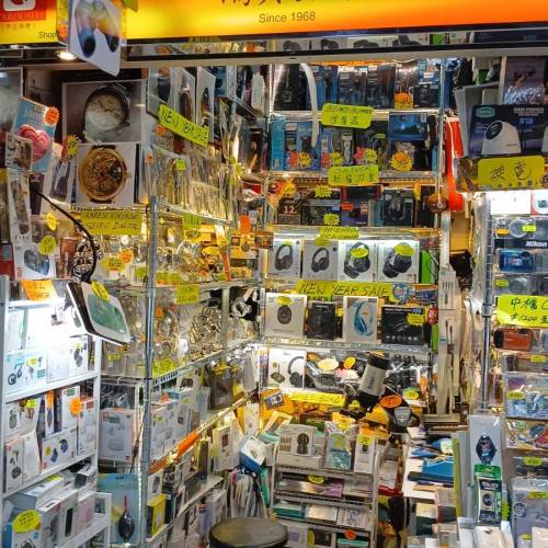 （全港最强Canon CCD相機陣容）有15款佳能ixus和15款Canon Powershot相機在店