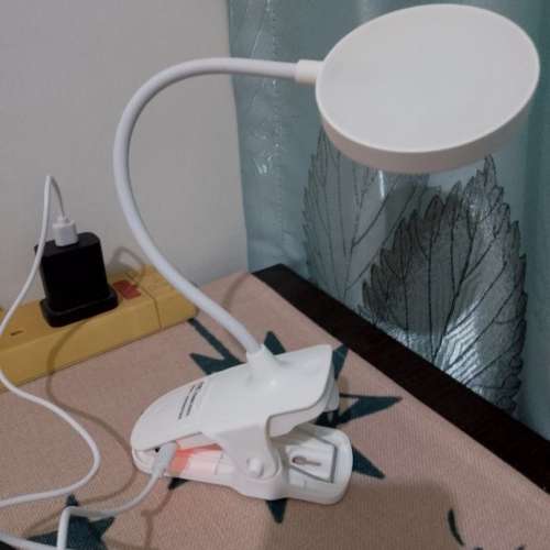 USB充電式可扭動白燈 (可調節3度光暗度)