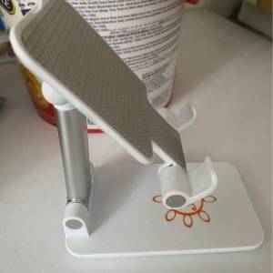 new with box, foldable desktop phone stand 全新有盒, 可折叠桌面手機支架