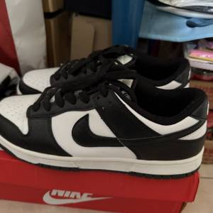 放99%新 Nike Dunk Low Retro 黑色 $200