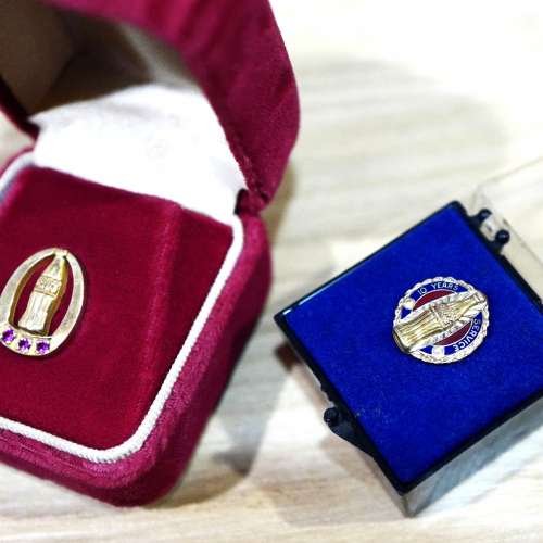 罕有收藏品~可口可樂真金紀念章