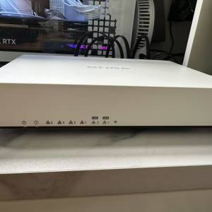 Qnap QHora-301W Wi-Fi 6 雙 10GbE SD-WAN 路由器