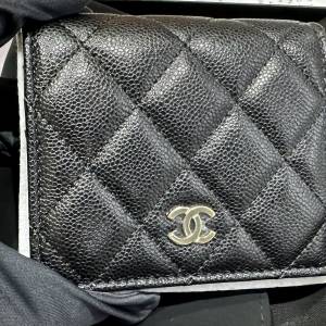 CHANEL黑色魚子醬短銀包 Matelasse Caviar Wallet Black Color