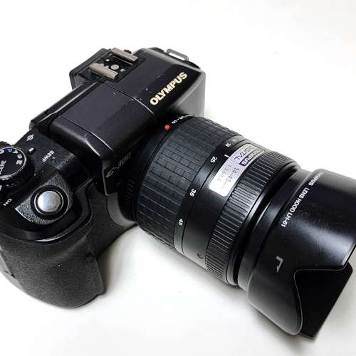 Olympus E300 E-300 + Zuiko Digital 14-45mm F3.5-5.6 Lens