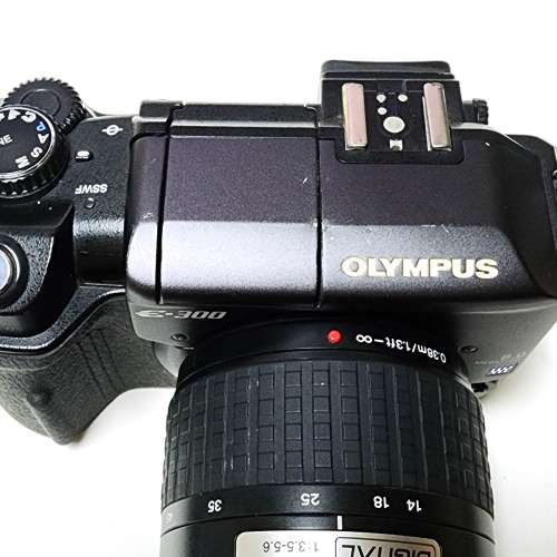 Olympus E300 E-300 + Zuiko Digital 14-45mm F3.5-5.6 Lens
