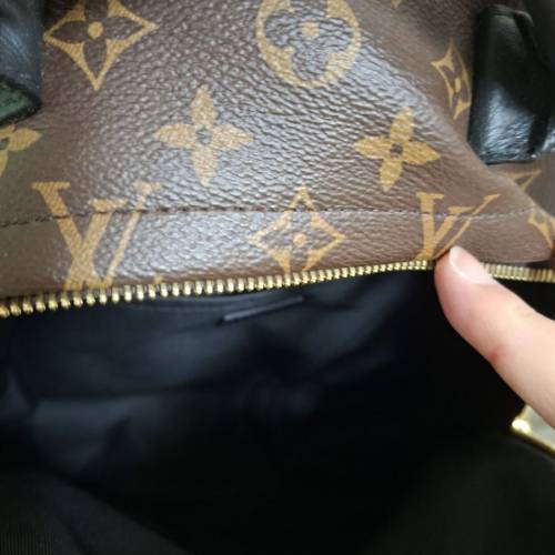 Louis Vuitton 二手手袋（背囊）