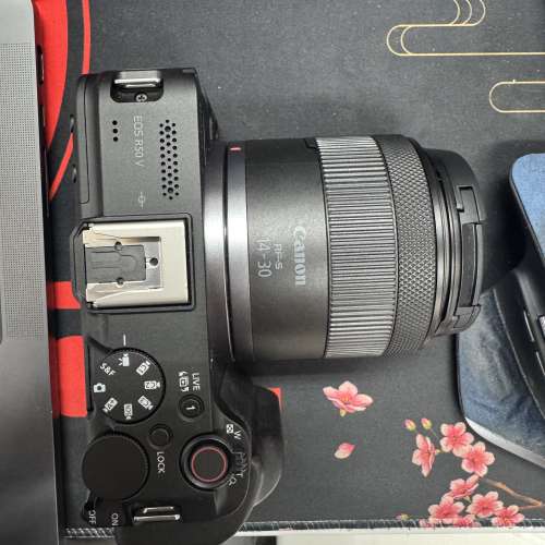 R50v RF-s 14-30 F4-6.3
