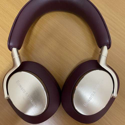 Bowers & Wilkins px8