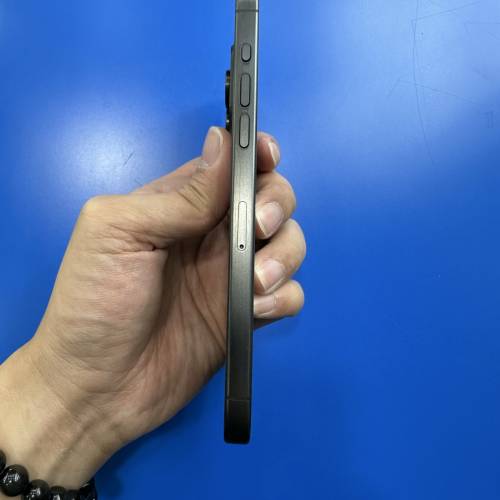 iPhone 15 pro max 256gb 黑 香港行貨9成9新  電池健康度89 % 功能全正常 任意檢驗...