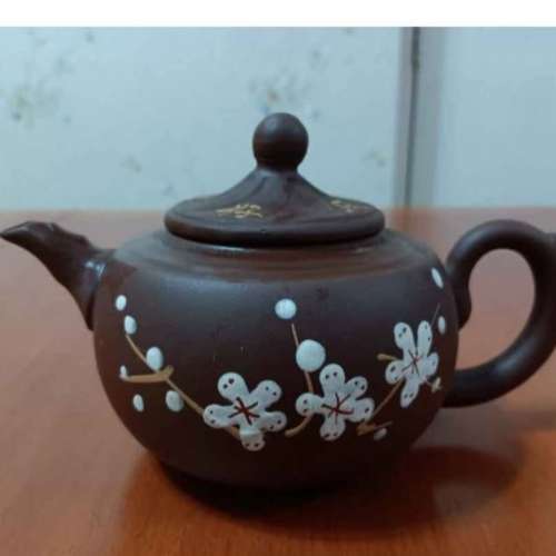 梅花紋花好月圓字加彩紫砂茶壺 （周德芳款）