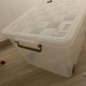 衛生新淨透明儲物箱（合共四件$60 / 一件$15）箱料防塵/防靜電/有蓋/底部有碌/蓋有...