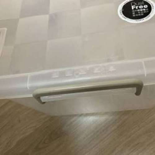 衛生新淨透明儲物箱（合共四件$60 / 一件$15）箱料防塵/防靜電/有蓋/底部有碌/蓋有...