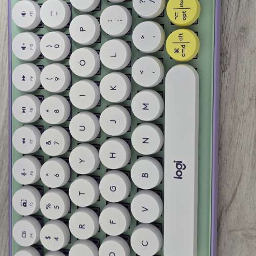 Logitech POP keyboard 連mouse