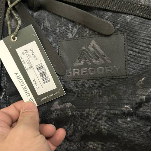 ⛰️Gregory Day Pack26L背包大特價1099元現貨‼️（黑花&紫花）