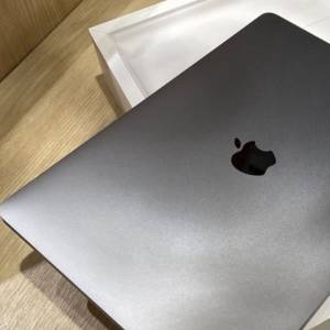 MacBook Pro M2 8+256GB (appleCare+ 至2025年8月）