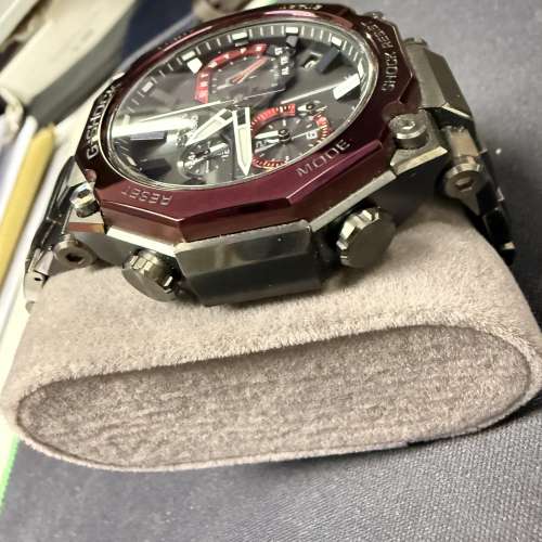 Casio MTG B2000 BD1A4 紅色