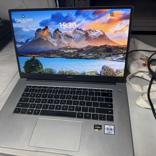 華為matebook d15 r7 4700u 16g 512g 99新