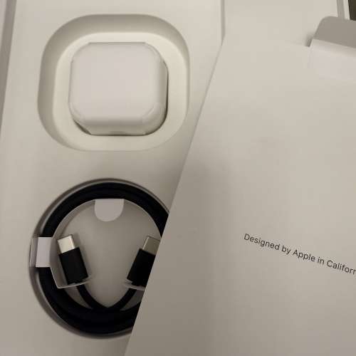 iPad Pro 13" M4 WIFI 256 GB 2025 Battery Cycle 12 連盒線