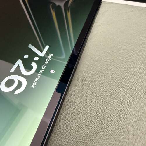 iPad Pro 13" M4 WIFI 256 GB 2025 Battery Cycle 12 連盒線