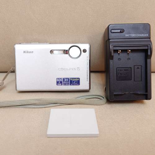 Nikon Coolpix S5 新淨銀色CCD相機 數碼相機 CCD Camera 咭片機 等效35–105mm潛望...