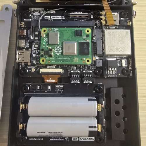 九成新ClockworkPI uConsole 帶4G 模塊 ( CM4 8GB ) 連天線及保護包 Raspberry Pi