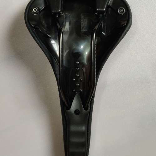 Bob6 原裝saddle 坐墊 7'clock