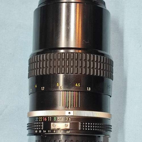 Nikon 135/3.5 AI 內置遮光罩