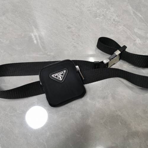 Prada 小腰包