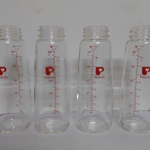 Pigeon 玻璃奶瓶 / 奶樽 (標準口徑 8oz / 240ml) x 4 個