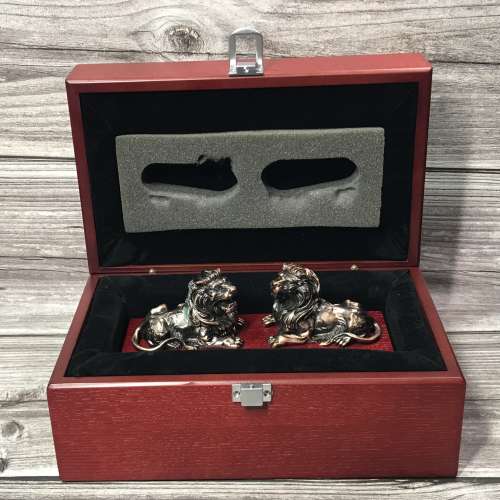 滙豐銀行 舊版銅獅子擺設 原裝精美木盒版   HSBC Metal Lion Set with original wo...