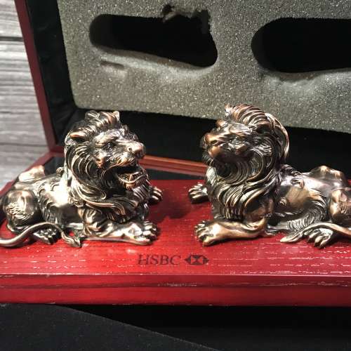 滙豐銀行 舊版銅獅子擺設 原裝精美木盒版   HSBC Metal Lion Set with original wo...