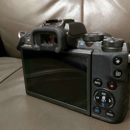 Canon EOS M5 mirrorless 4K vlog wifi not sony nikon olympus pentax ricoh fujifil