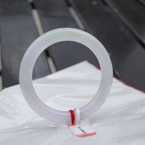 淡春帶彩翡翠手鐲-顯白氣質款