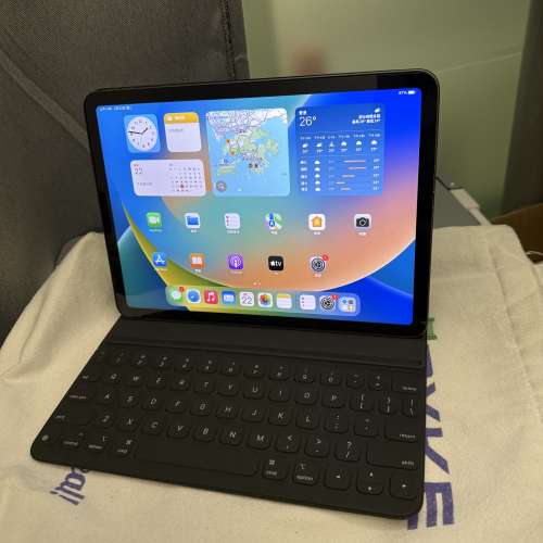 99%new iPad Air 5th ) WiFi 256gb & Apple keyboard