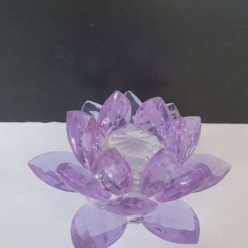 一手四件水晶擺件,古堡,一帆風順,蓮花座，香水瓶。清理存貨共售五百元。另再加送一...