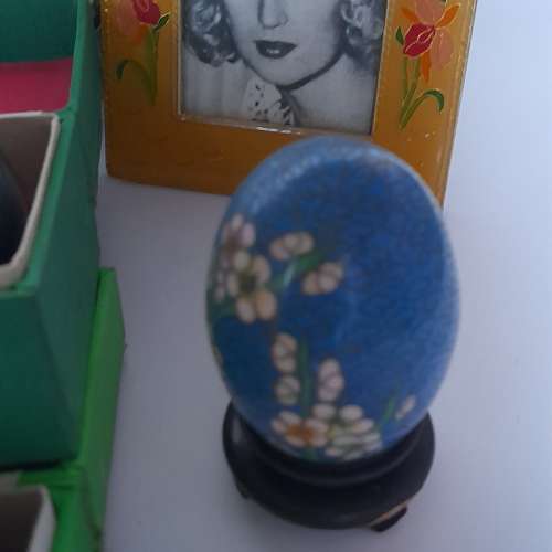 一手九件景泰藍健身球，相架等如照片顯示,清理存貨共售三百五拾元。no.15.5.25