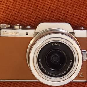 PANASONIC LUMIX DMC-GF7 Camera, 12-32mm zoom