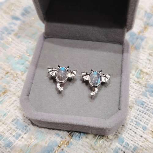 925純銀灰藍月亮石小惡魔耳環 Sterling Silver Labradorite Little Devil Earring