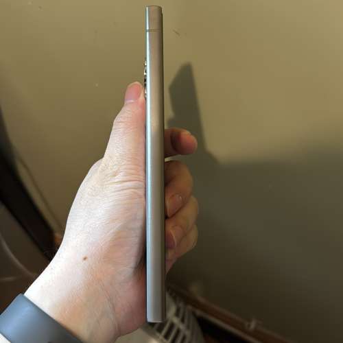 99.9%新Samsung Galaxy S24 Ultra 256GB釱金屬灰色港版行貨全套全新配件有單地鐵站交...