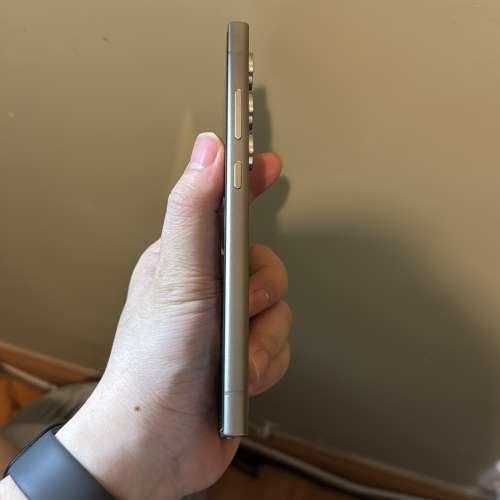 99.9%新Samsung Galaxy S24 Ultra 256GB釱金屬灰色港版行貨全套全新配件有單地鐵站交...