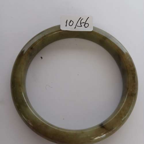 古舊存貨，翡翠A玉油青手鈪， 内徑56mm, 圓滑好水頭, 單隻380元，兩隻500元。no.D1...