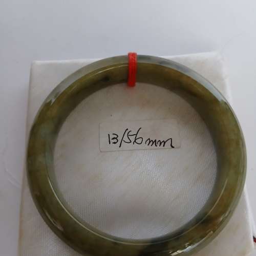 古舊存貨，翡翠A玉油青手鈪， 内徑56mm, 圓滑好水頭, 單隻380元，兩隻500元。no.D1...