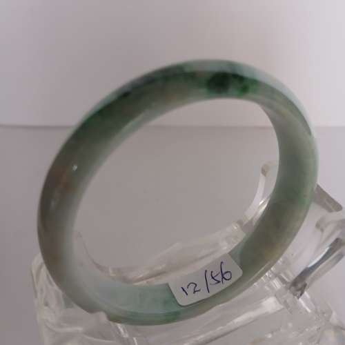 古舊存貨，翡翠A玉白底青手鈪， 内徑56/57mm, 圓滑好水頭, 單隻800元，兩隻1000元...